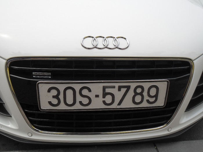 Audi R8 đẹp long lanh ở Hà Nội.